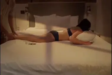 Gadis Cantik Bersetubuh Sama Tukang Pijat Di Kamar